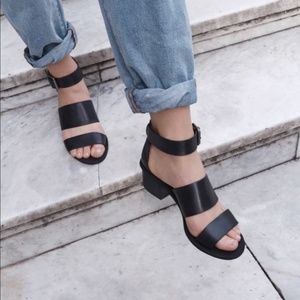 MADEWELL The Warren Sandal in Embossed Leather Black Size 9